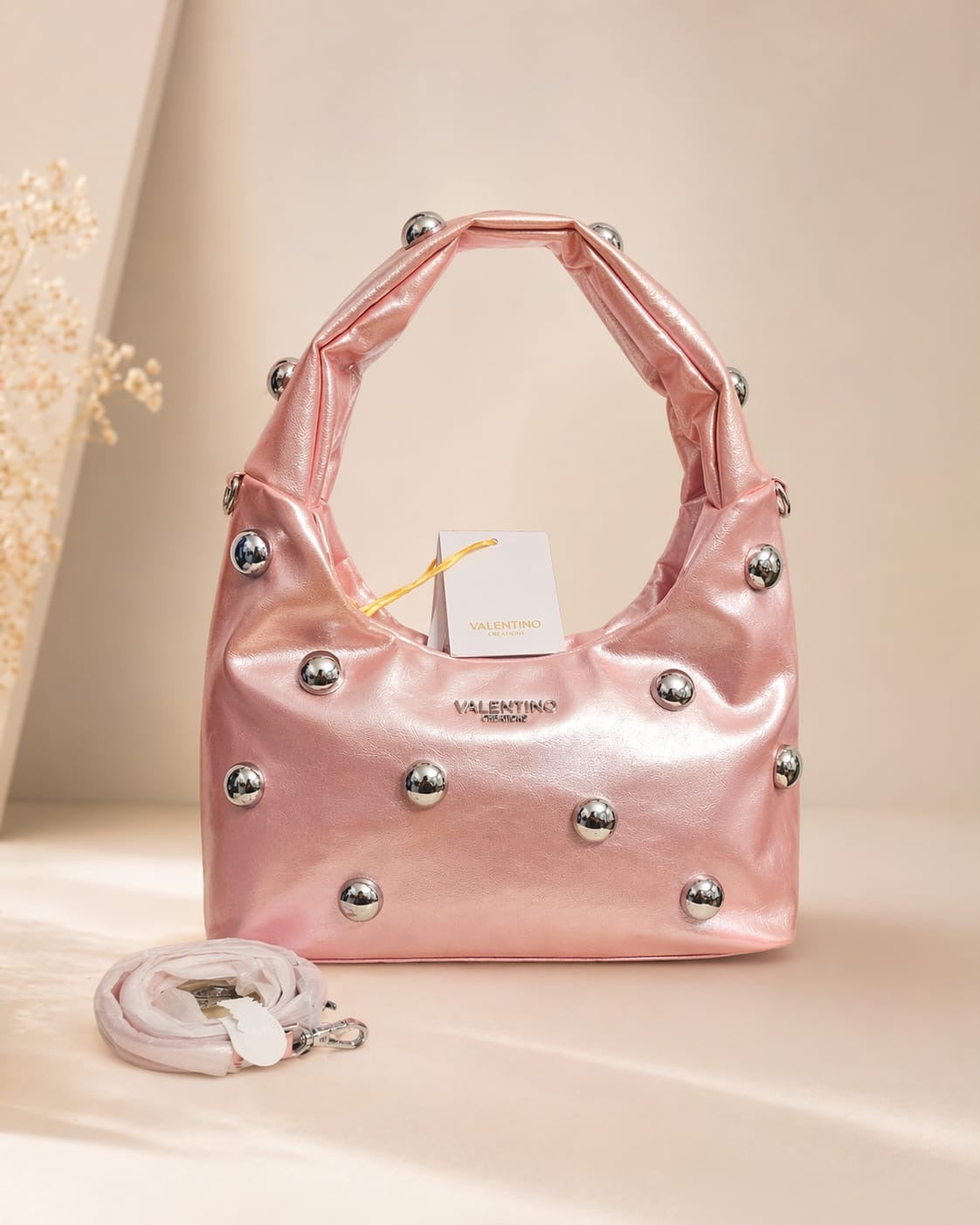 Valentino Creations Handtasche in Metallic-Rosé mit Nieten-Details