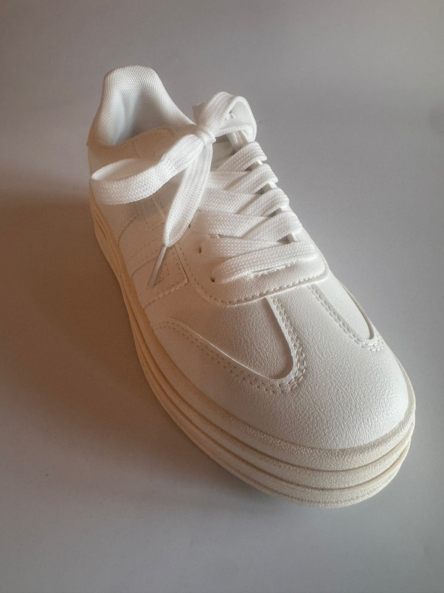 Damen Sneaker in Offwhite – Clean Look