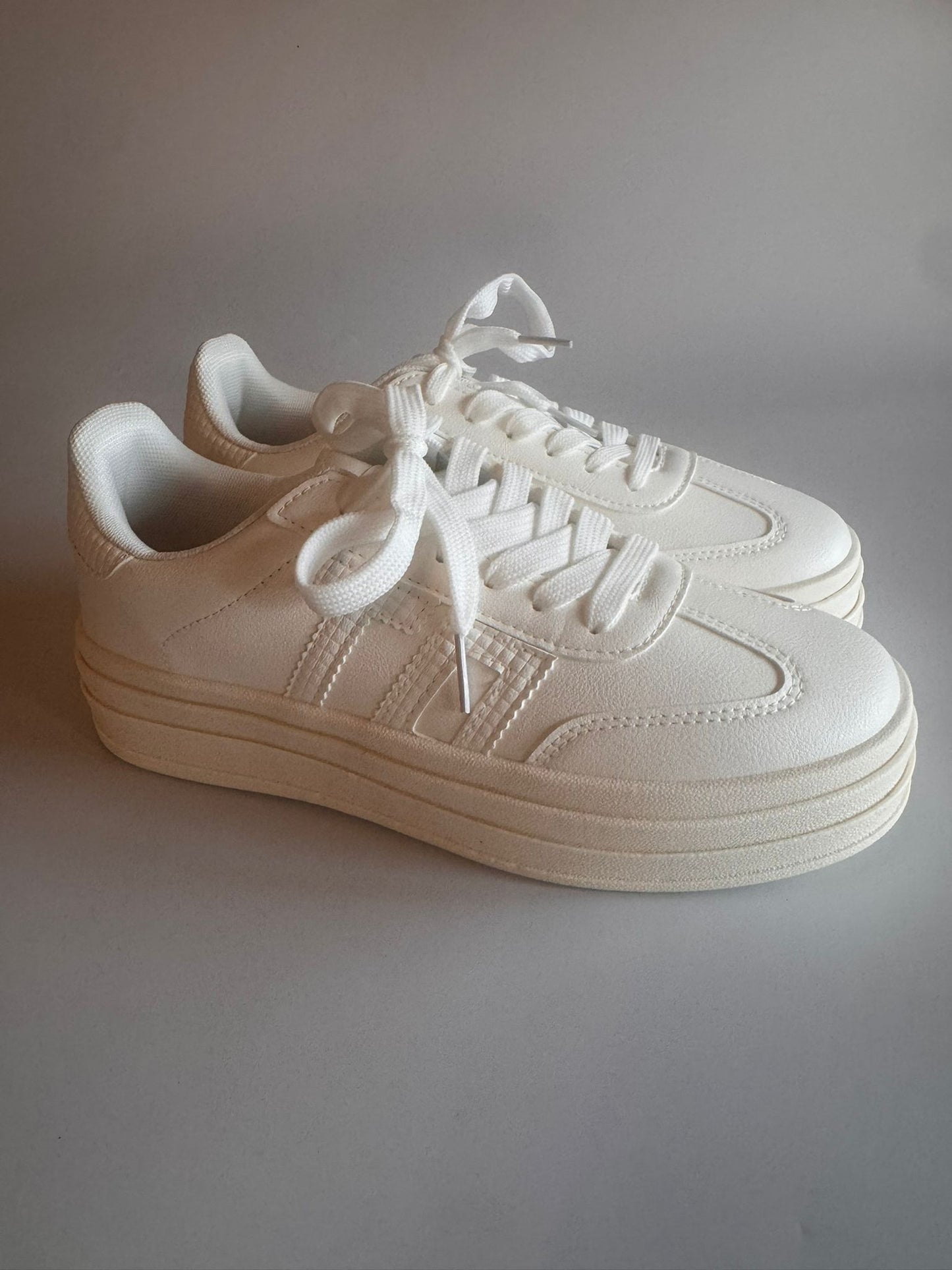 Damen Sneaker in Offwhite – Clean Look