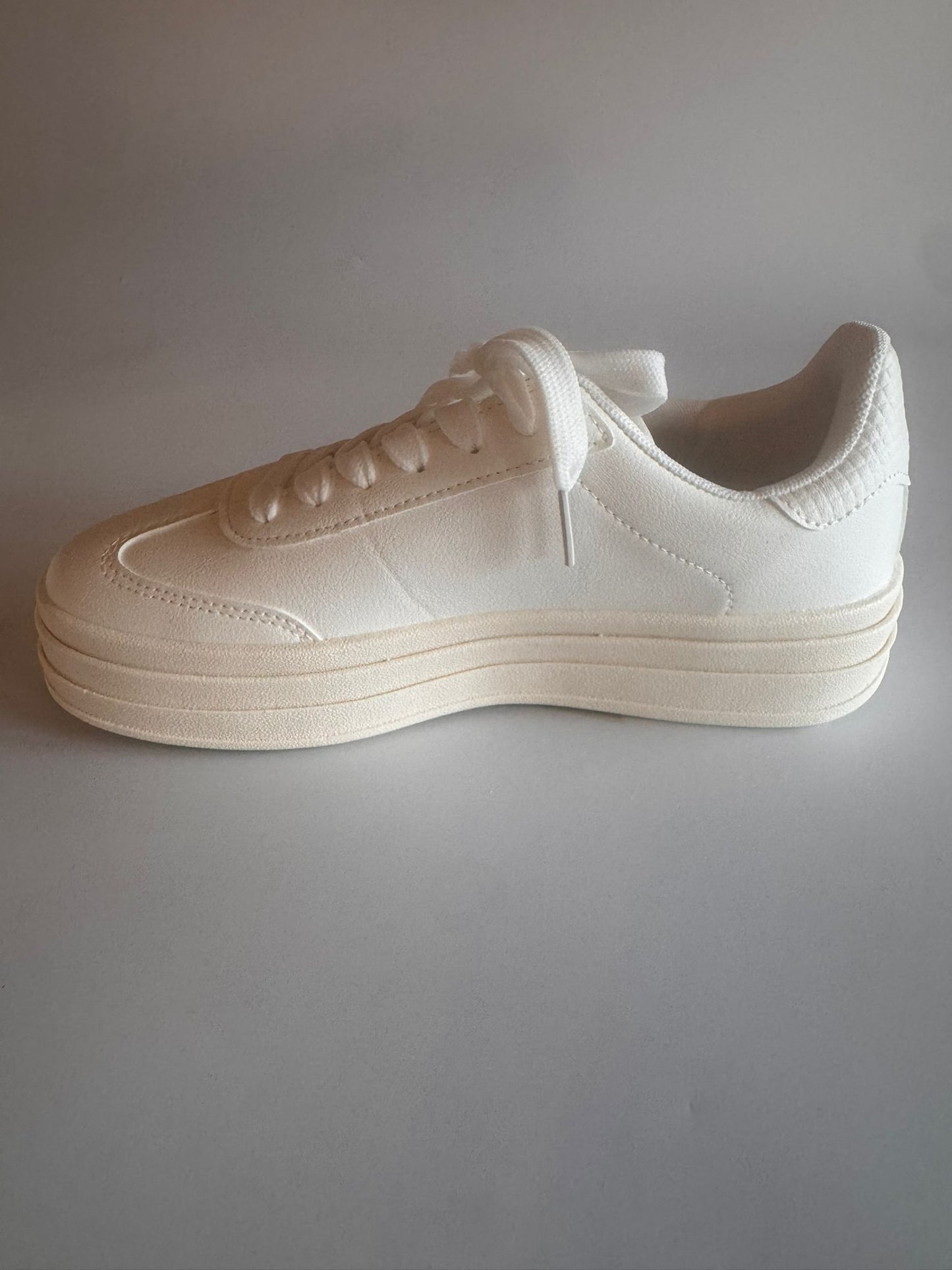 Damen Sneaker in Offwhite – Clean Look
